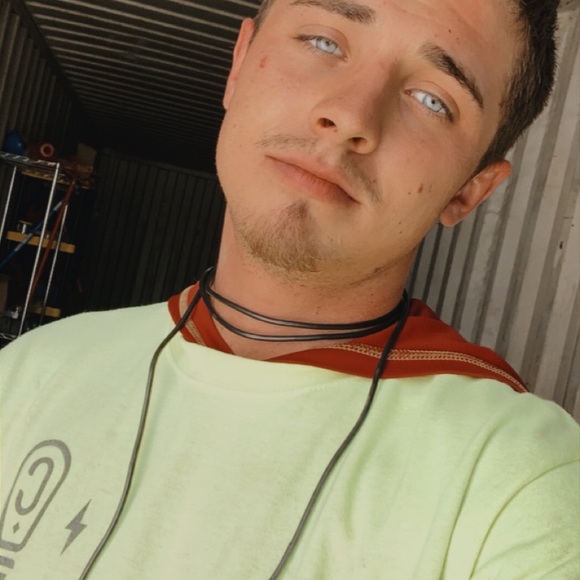 Meet your Posher, Bryson - Picture 3 of 5